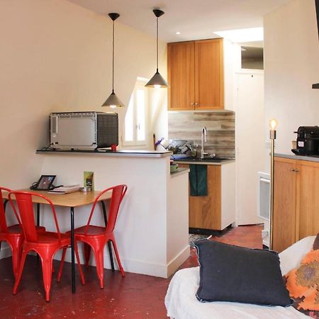 Apartment In The Center Of Париж Екстериор снимка