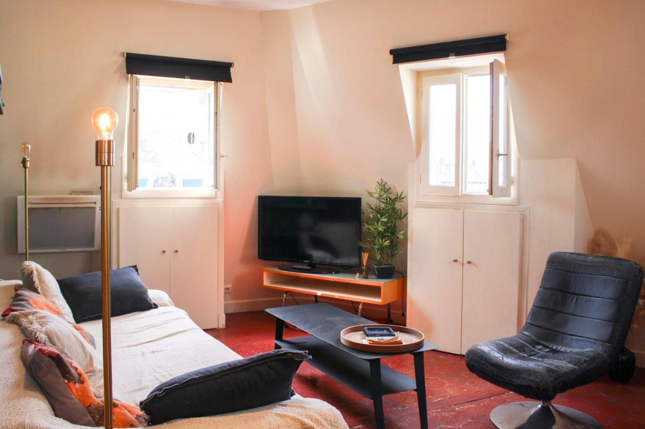 Apartment In The Center Of Париж Екстериор снимка