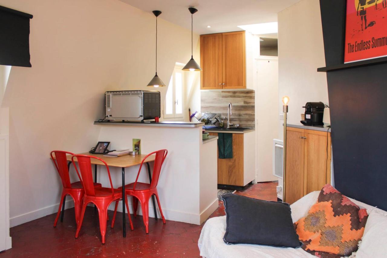 Apartment In The Center Of Париж Екстериор снимка